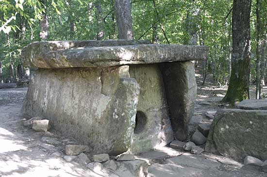 Dolmen z vesnice dolmen